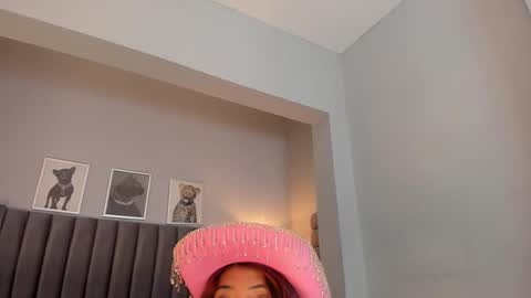 Emma online show from October 29, 7:47 pm