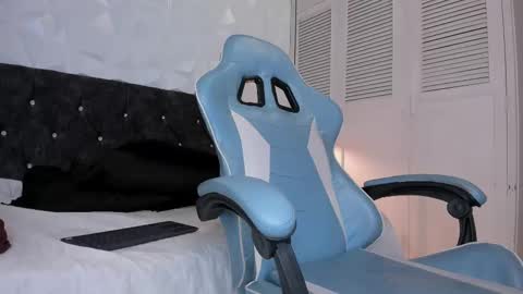 emma_dl2 online show from February 10, 8:21 pm