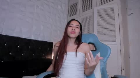 emma_dl2 online show from March 9, 8:31 pm