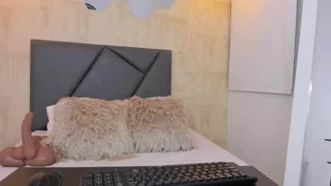 Snapshot of emma_eva1 chatting on March 5, 11:27 pm Emma online show from March 5, 11:27 pm