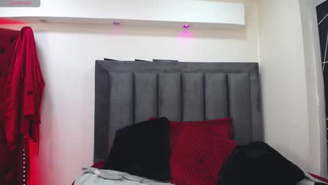 Emma 3 online show from September 25, 9:22 pm