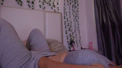 emma_johnson_ online show from October 2, 2:54 am