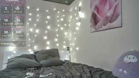 emma_just online show from December 13, 8:15 pm