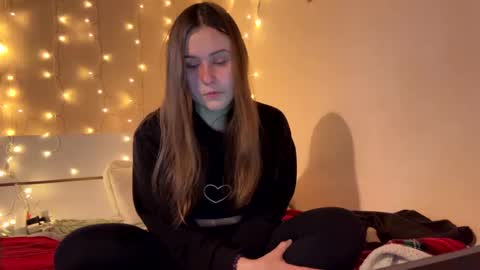 Snapshot of emma_just chatting on February 16, 8:32 am emma_just online show from February 16, 8:32 am