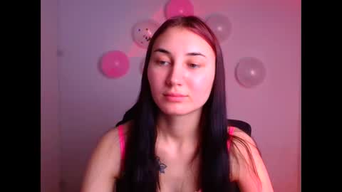 Snapshot of emma_loon chatting on February 17, 9:13 am Emma online show from February 17, 9:13 am