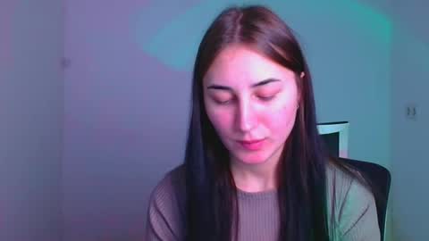 Snapshot of emma_loon chatting on January 21, 9:13 am Emma online show from January 21, 9:13 am