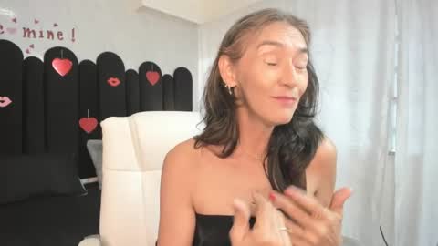 Snapshot of emma_mendoza chatting on February 12, 3:16 pm Emma online show from February 12, 3:16 pm
