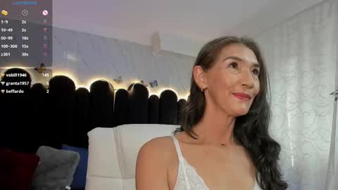 Snapshot of emma_mendoza chatting on September 12, 1:35 pm Emma online show from September 12, 1:35 pm