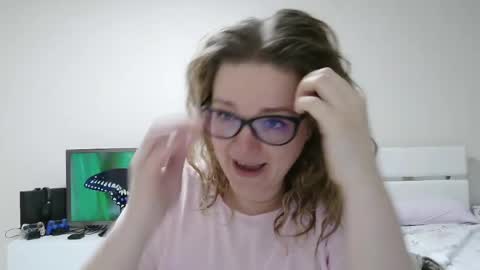 emma_misty_ online show from April 14, 8:34 pm