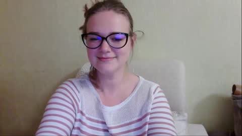 emma_misty_ online show from October 16, 5:45 pm