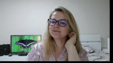 emma_misty_ online show from March 26, 8:14 pm