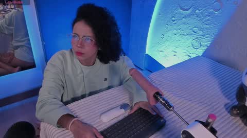     online show from February 6, 10:04 am