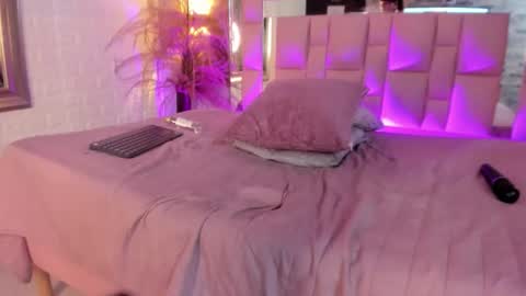 Emma online show from September 30, 1:43 pm