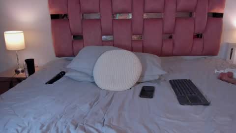 emma_saenz01 online show from December 7, 11:12 am