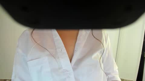emma_white02 online show from October 4, 4:49 pm
