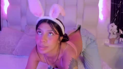 emmaa00_ online show from April 17, 9:50 pm