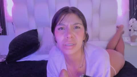 emmaa00_ online show from March 25, 4:36 pm