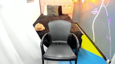 Emma Evans online show from December 12, 12:22 pm