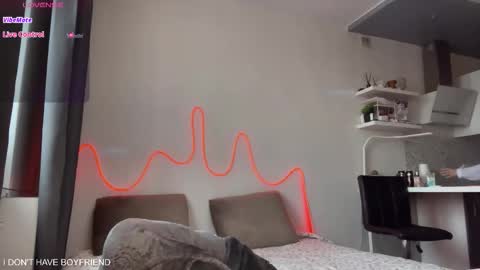 emmaandjake online show from November 18, 10:18 am