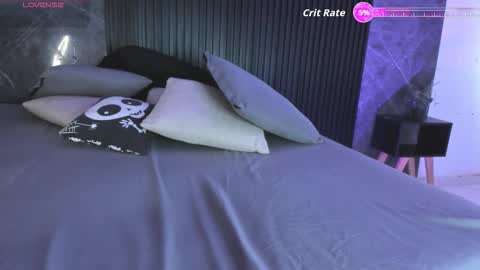 emmaclark_1 online show from March 18, 9:09 pm