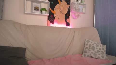 Snapshot of emmakeam_ chatting on January 27, 12:05 pm Emma online show from January 27, 12:05 pm