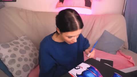 Snapshot of emmakeam_ chatting on January 17, 9:39 am Emma online show from January 17, 9:39 am