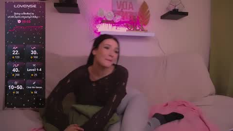 Snapshot of emmakeam_ chatting on January 31, 8:11 am Emma online show from January 31, 8:11 am