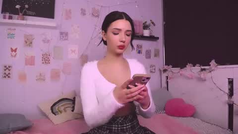 Snapshot of emmakeam_ chatting on January 26, 3:06 am Emma online show from January 26, 3:06 am