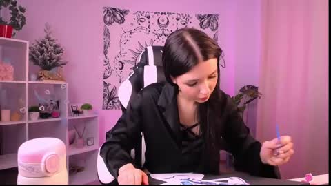 Snapshot of emmakeam_ chatting on December 27, 6:46 am Emma online show from December 27, 6:46 am