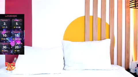 emmanaughty_ online show from December 22, 9:10 pm