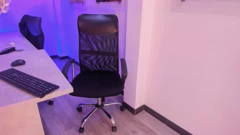 emmanuelvoss online show from April 23, 4:42 am