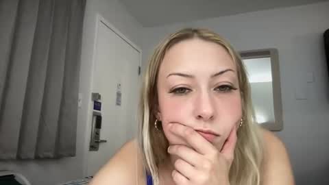 emmaraee online show from June 14, 6:26 am