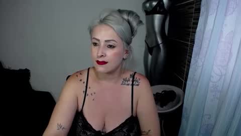 Emma online show from April 30, 10:14 pm