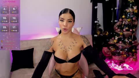 Emma Russell online show from December 18, 10:46 pm