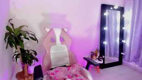 Emma Russell online show from March 4, 11:57 pm