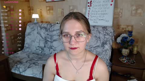 Mia online show from December 7, 1:46 pm