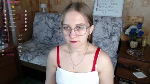 Mia online show from December 7, 10:39 am