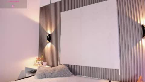 emmazc_ online show from March 5, 8:51 pm