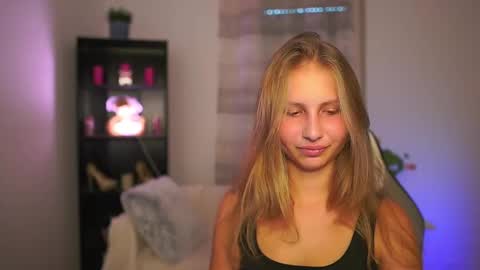 Emmie online show from October 15, 1:12 pm