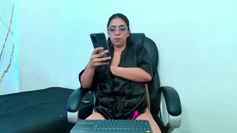 Emmie online show from October 23, 10:43 pm