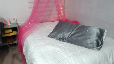 Emmily online show from February 25, 1:09 am