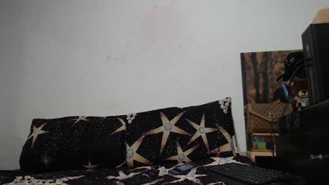 Snapshot of emmy___lee chatting on January 9, 2:22 am emmy___lee online show from January 9, 2:22 am