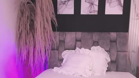 emmy_danielss online show from January 12, 11:50 am