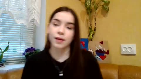 emmy_huff online show from December 9, 1:24 pm