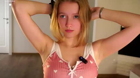 Snapshot of emmyleri chatting on September 17, 1:47 pm Emmy online show from September 17, 1:47 pm