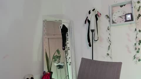 Snapshot of emperatriiiz chatting on February 7, 9:15 pm Emperatriz online show from February 7, 9:15 pm