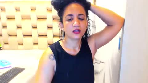 emperatriztapia online show from May 26, 2:39 am