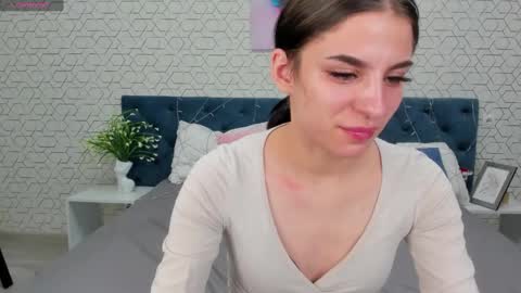 Snapshot of emy__angel chatting on February 14, 1:23 am emy__angel online show from February 14, 1:23 am