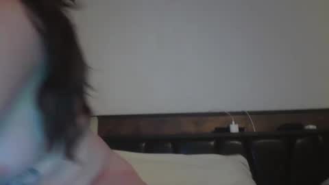 endlessly evie online show from December 31, 1:04 am