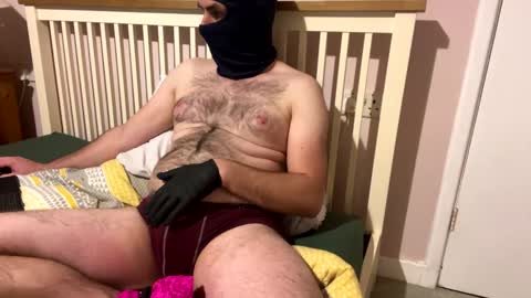 Snapshot of englishshyguyuk chatting on December 5, 7:33 pm englishshyguyuk online show from December 5, 7:33 pm